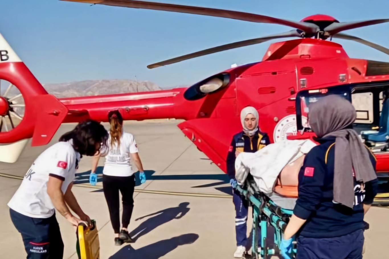 Sirnakta 26 Yasindaki Hasta Ambulans Helikopterle Diyarbakira Sevk Edildi 481E33C4