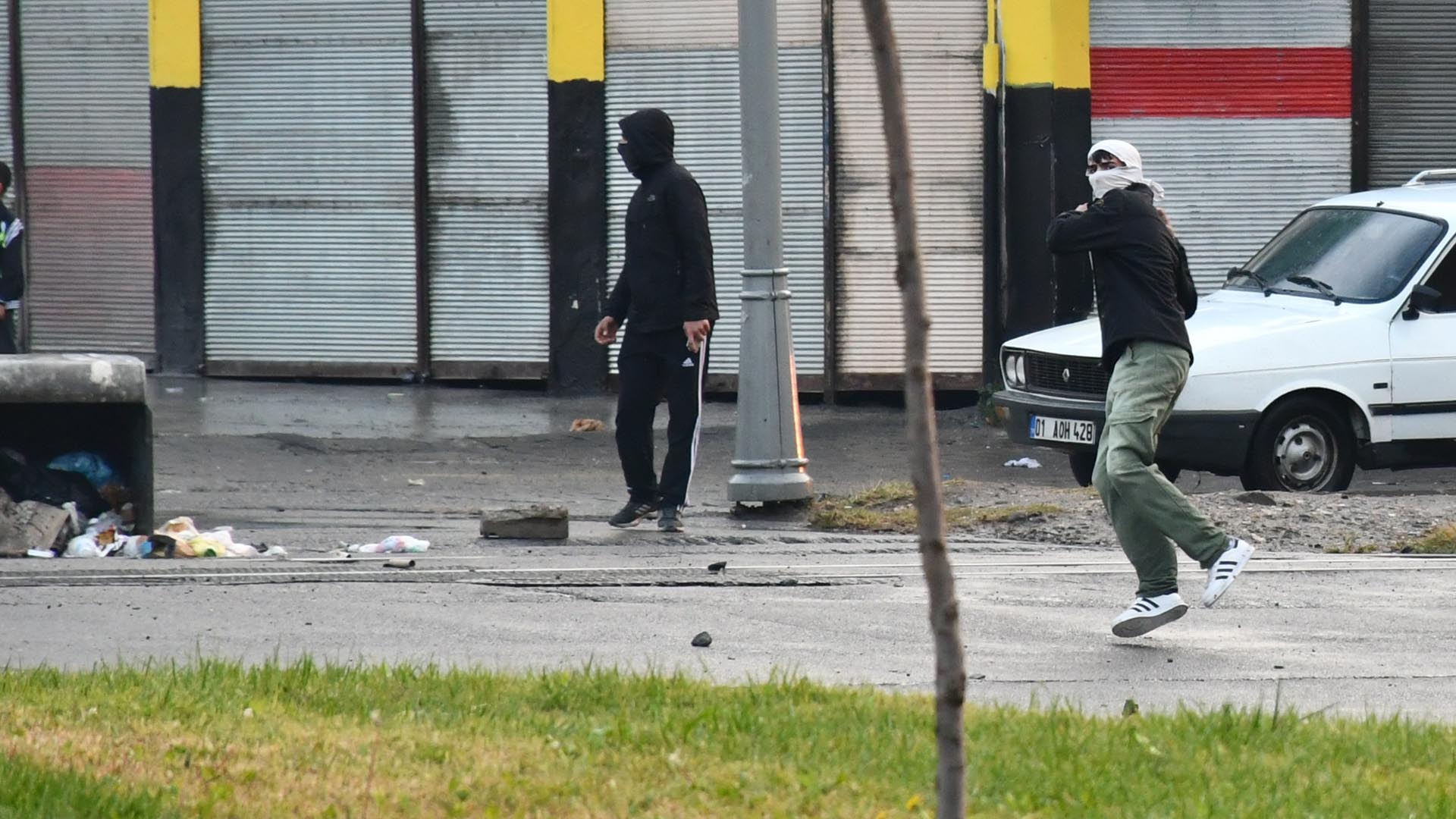 Batman Belediyesi Önünde Polise Mukavemet, 9 Gözaltı 1