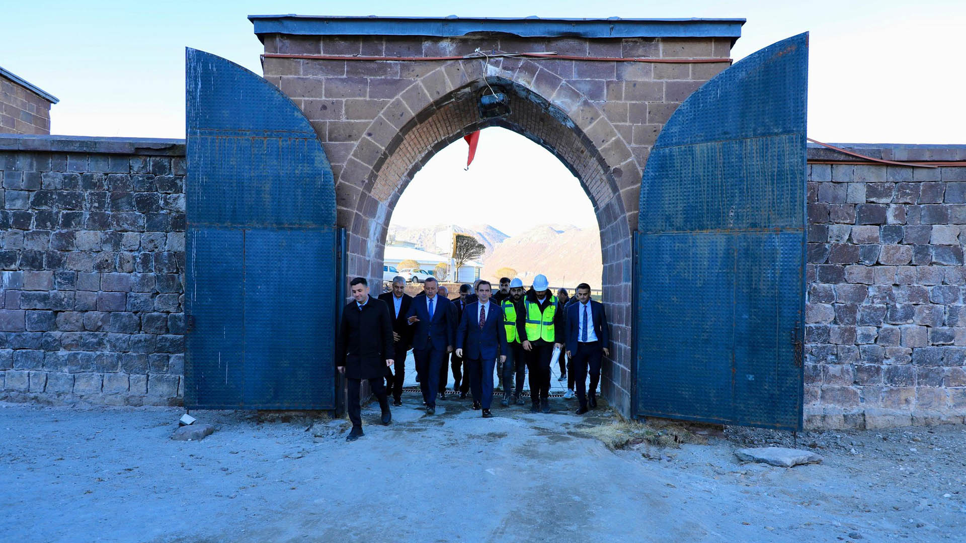 Bitlis Valisi Karakaya, El Aman Hanı’ndaki Restorasyon Çalışmalarını İnceledi 2