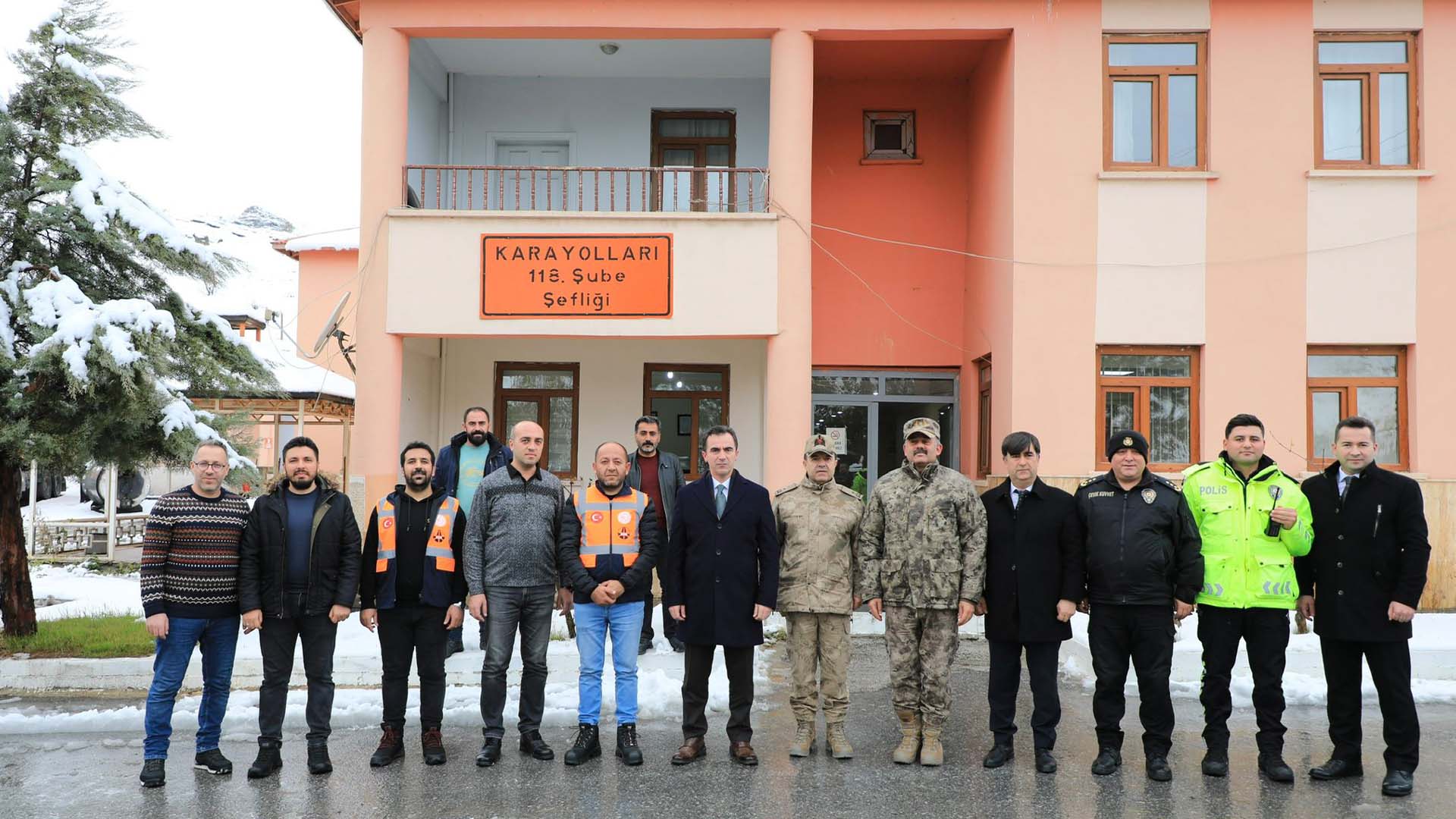 Bitlis Valisi Karakaya, Karla Mücadele Ekiplerine Ziyaret Etti