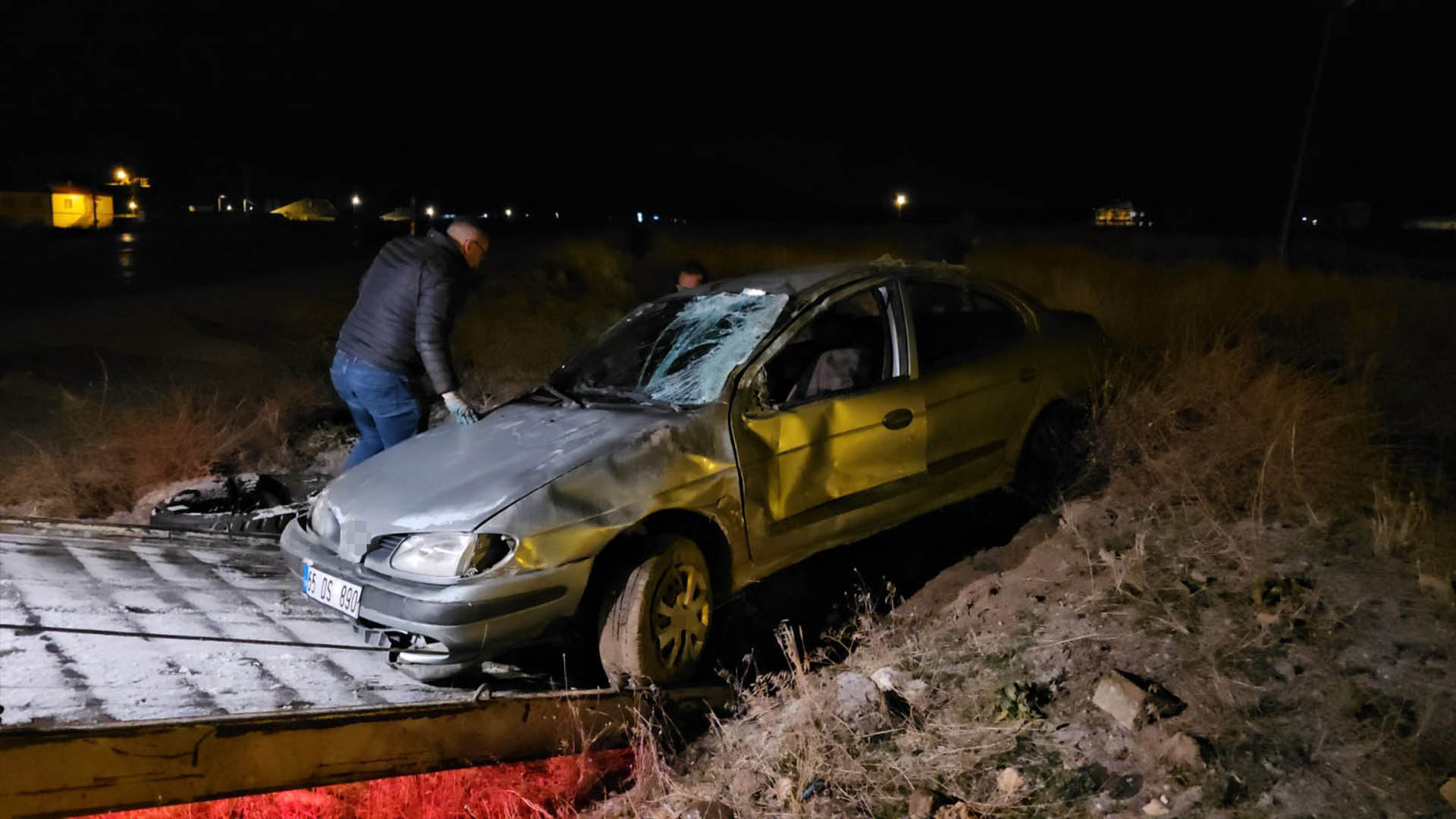 Bitlis'te Buzlanan Yolda Otomobil Takla Attı, 3 Yaralı