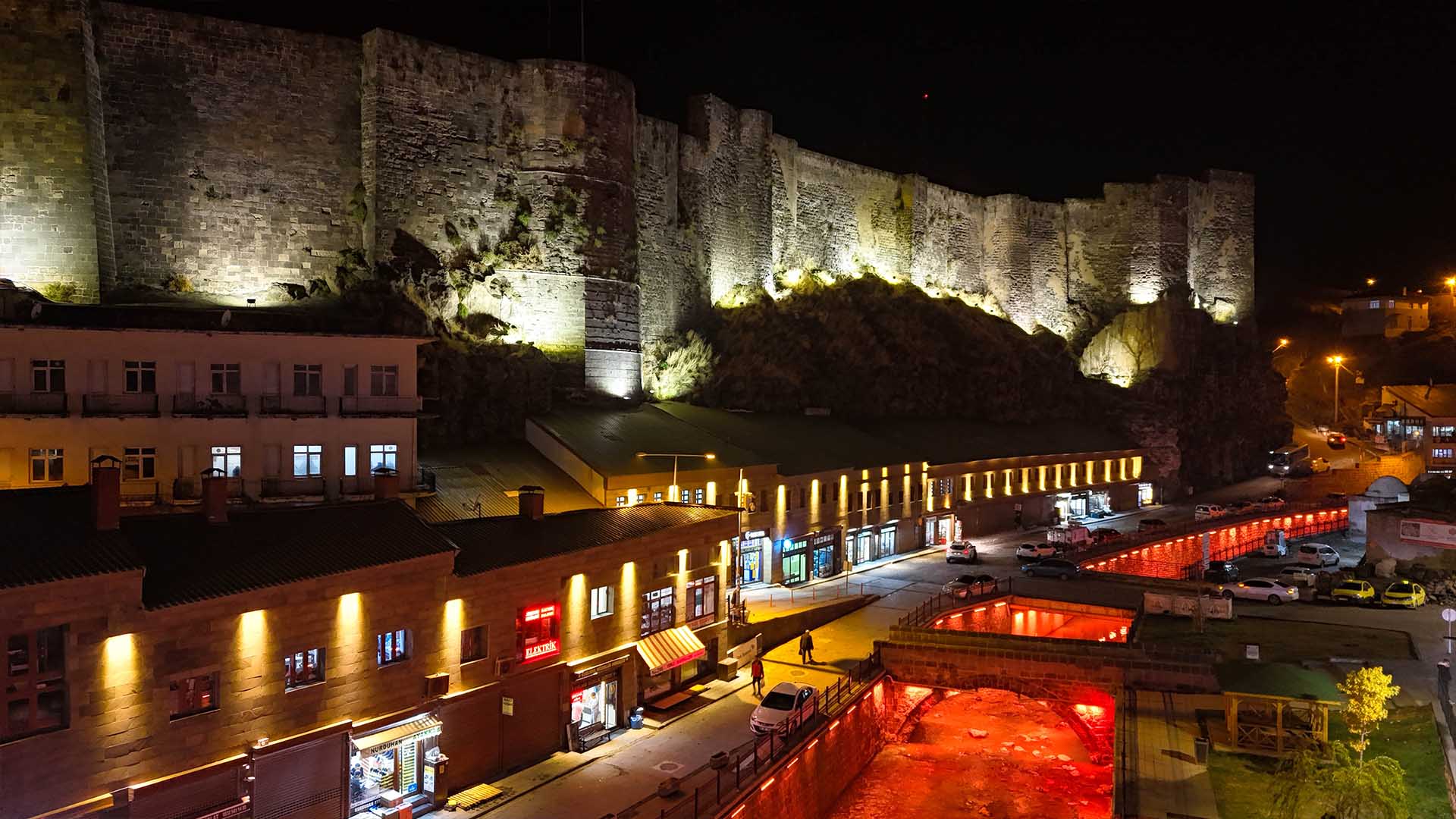 Bitlis’te Kale Altı Sokak Sağlıklaştırma Projesi Tamamlandı