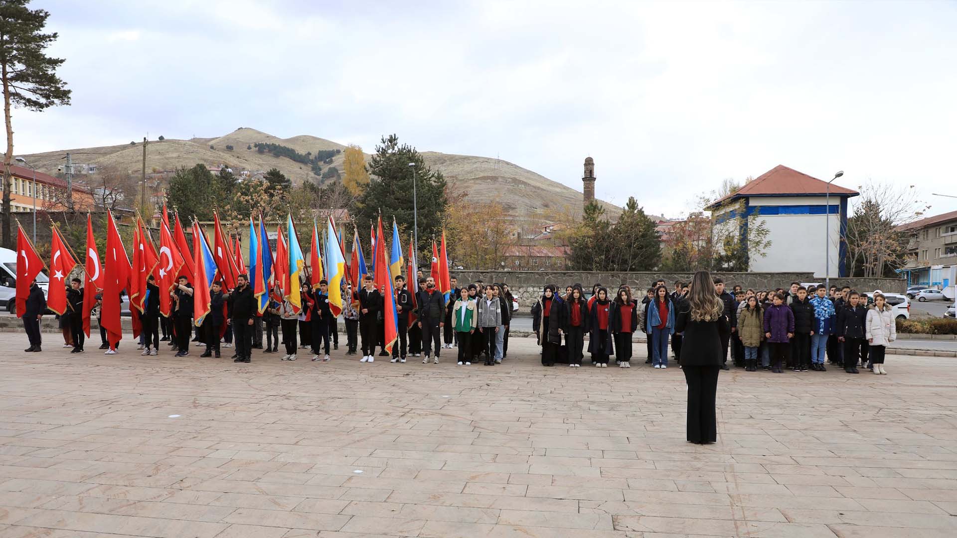 Bitlis’te Öğretmenler Günü Töreni, Atatürk Anıtına Çelenk Sunuldu 3