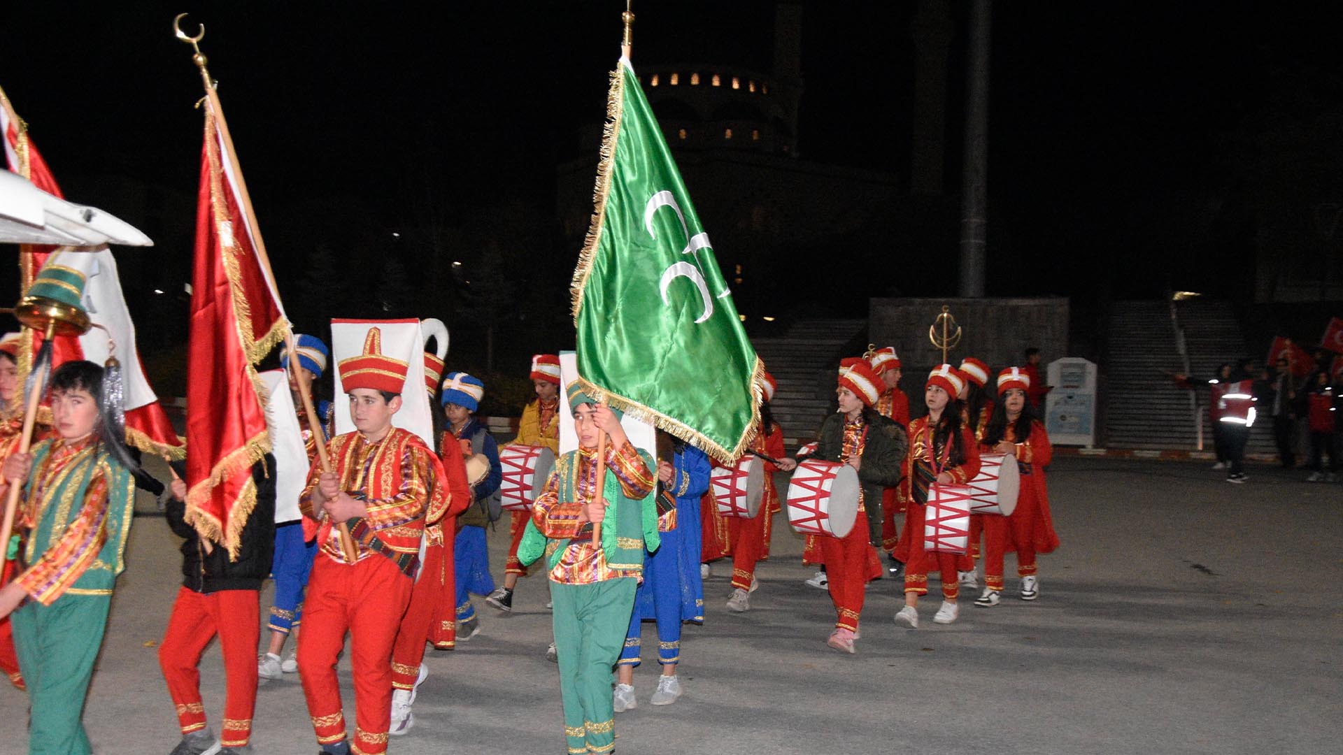 Bitlis'te Türk Kızılay Yıldönümü İçin Meşaleli Yürüyüş Düzenlendi 2