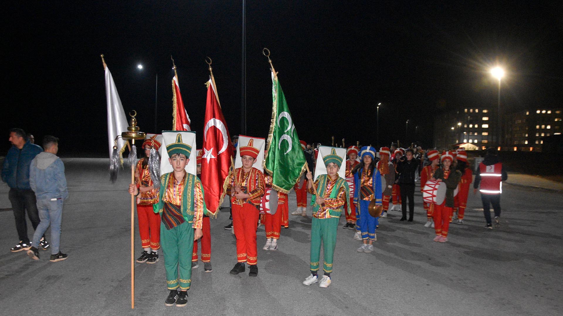 Bitlis'te Türk Kızılay Yıldönümü İçin Meşaleli Yürüyüş Düzenlendi 3