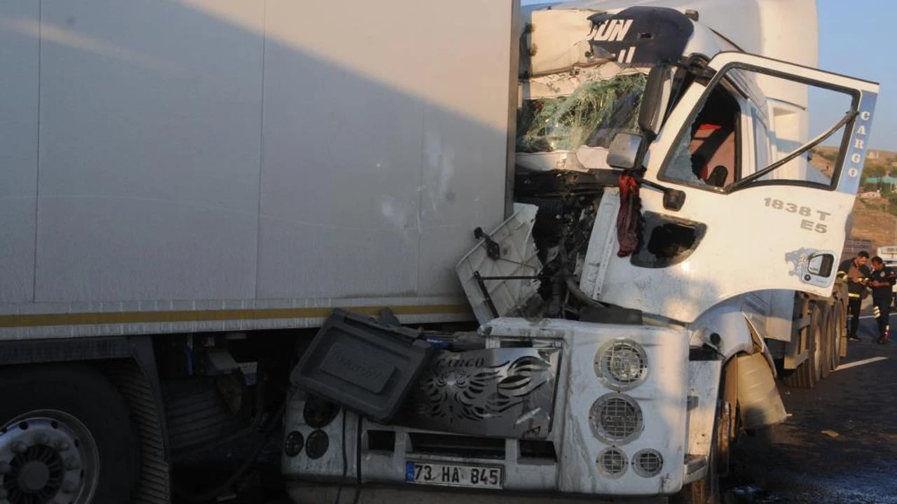 Cizrede 4 Tirin Karistigi Zincirleme Trafik Kazasi