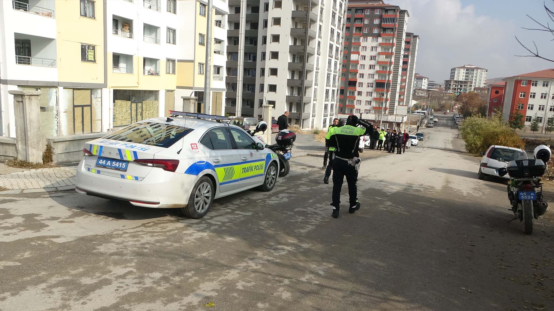 Malatya'da Kontrolden Çıkan Araç Öğrencilerin Arasına Daldı, 8 Yaralı 1