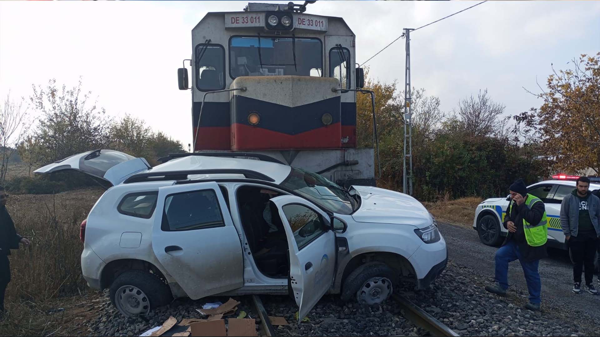 Malatya'da Yük Treni Ile Hafif Ticari Araç Çarpıştı, 2 Kişi Yaralandı 3