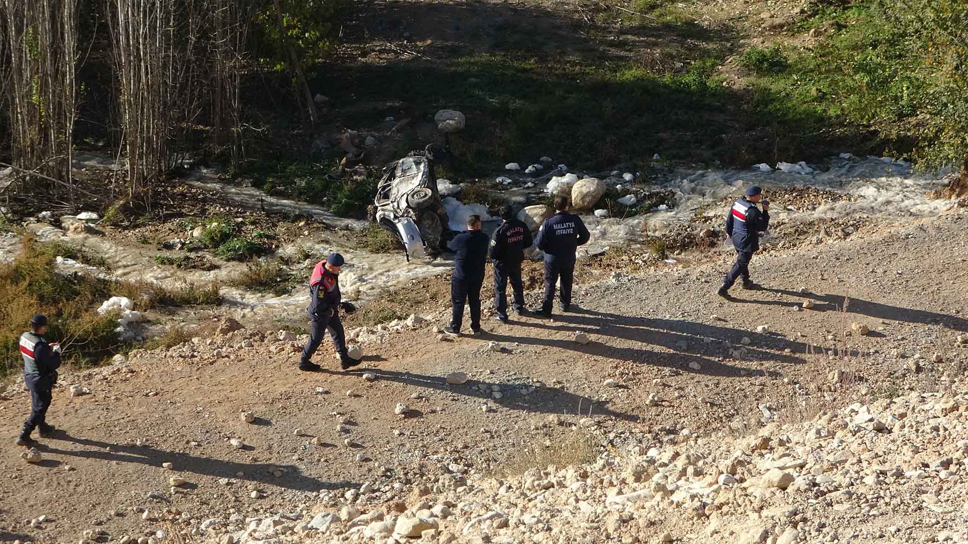 Trafiğe Kapalı Yola Giren Araç Dere Yatağına Uçtu, 1 Ölü 2