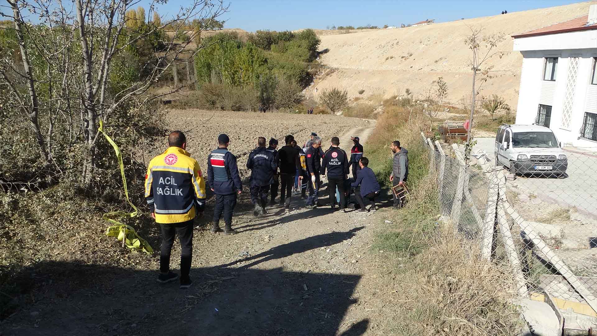 Trafiğe Kapalı Yola Giren Araç Dere Yatağına Uçtu, 1 Ölü 3