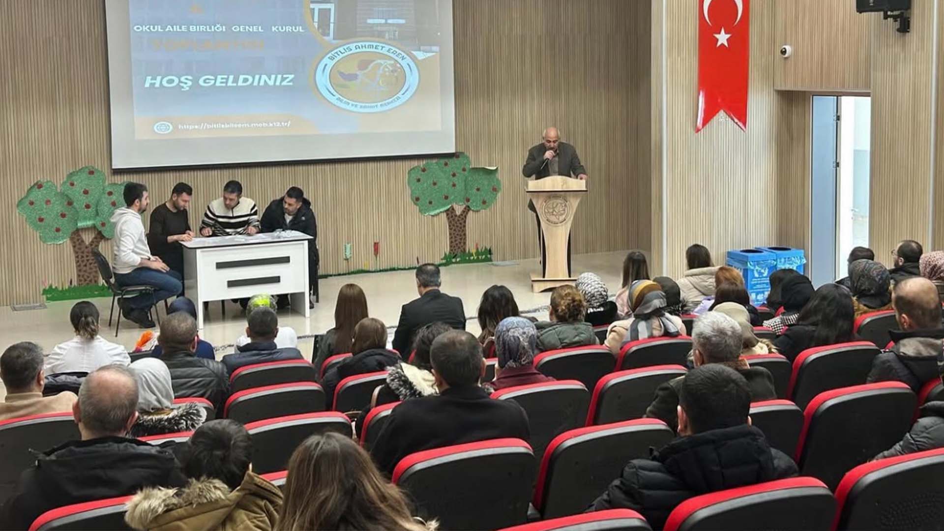 Bitlis Ahmet Eren Bilim Ve Sanat Merkezinde Veli Toplantısı Gerçekleştirildi