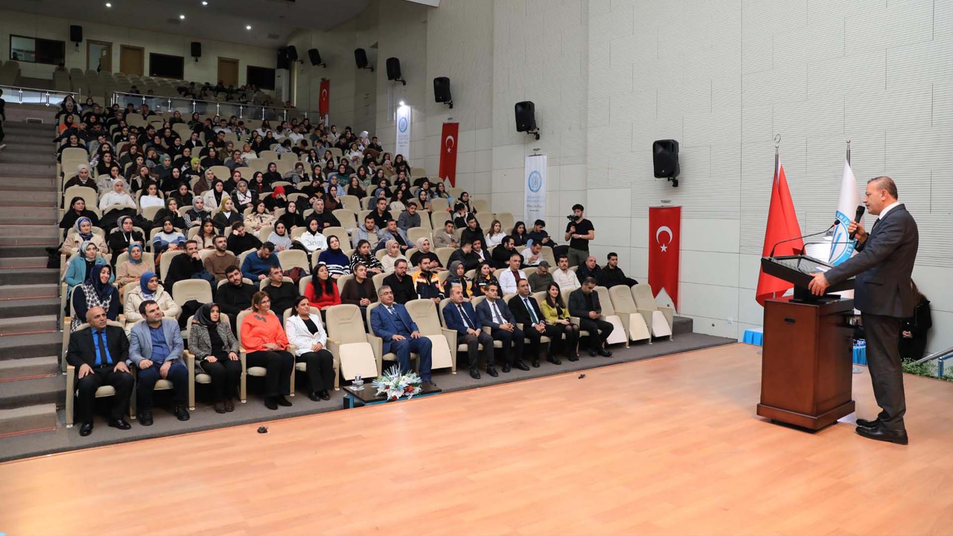 Bitlis Eren Üniversitesi Sağlık Hizmetleri Myo'da Mezunlar Coşkusu 4