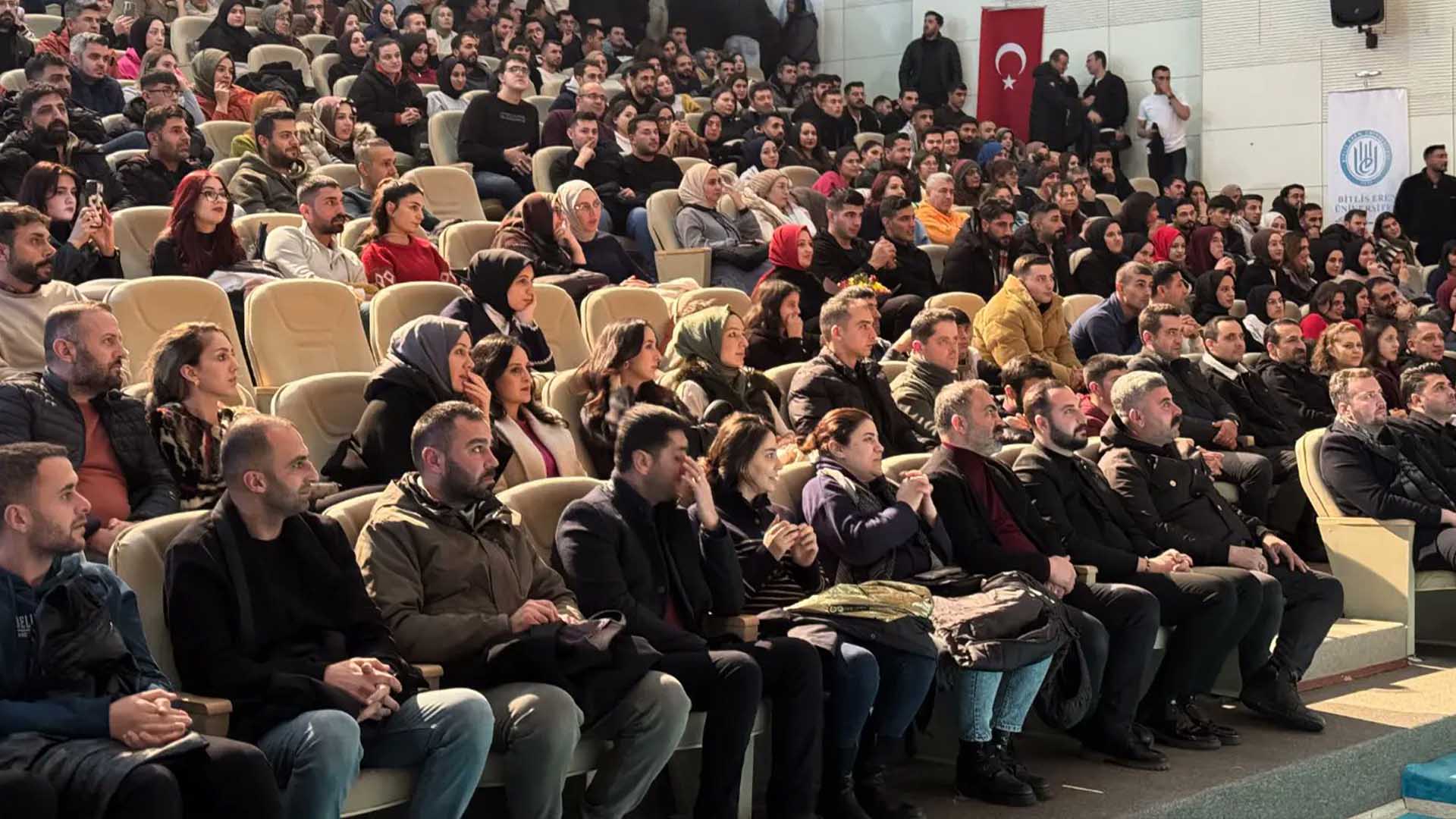 Bitlis Eren Üniversitesi'nde “Kanlı Düğün” Tiyatro Oyunu Sahnelendi 3