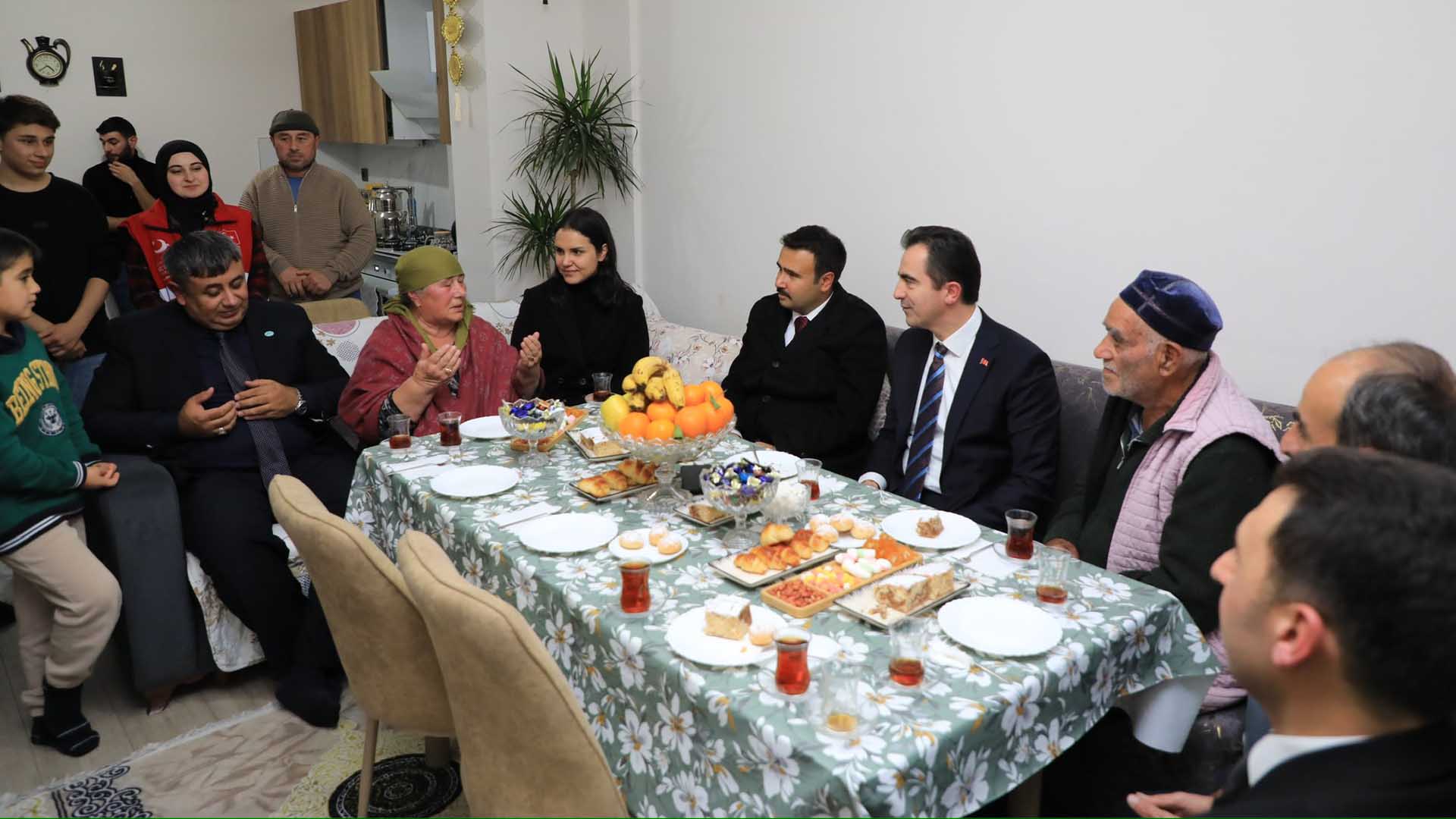 Bitlis Valisi Ahmet Karakaya, Ahıska Türkü Ailesini Ziyaret Etti 1