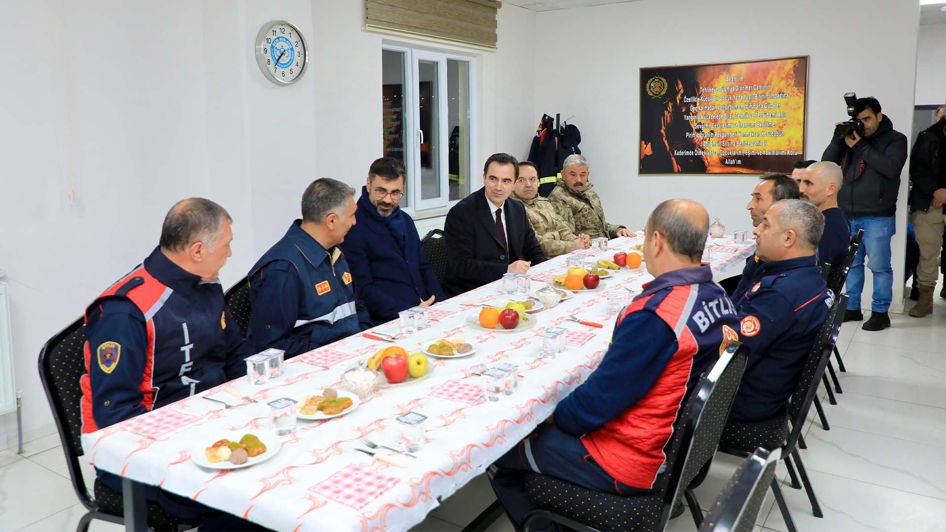 Bitlis Valisi Ile Bitlis Belediyesi, Yeni Yıl Öncesi Güvenlik Ekiplerini Ziyaret Etti 5