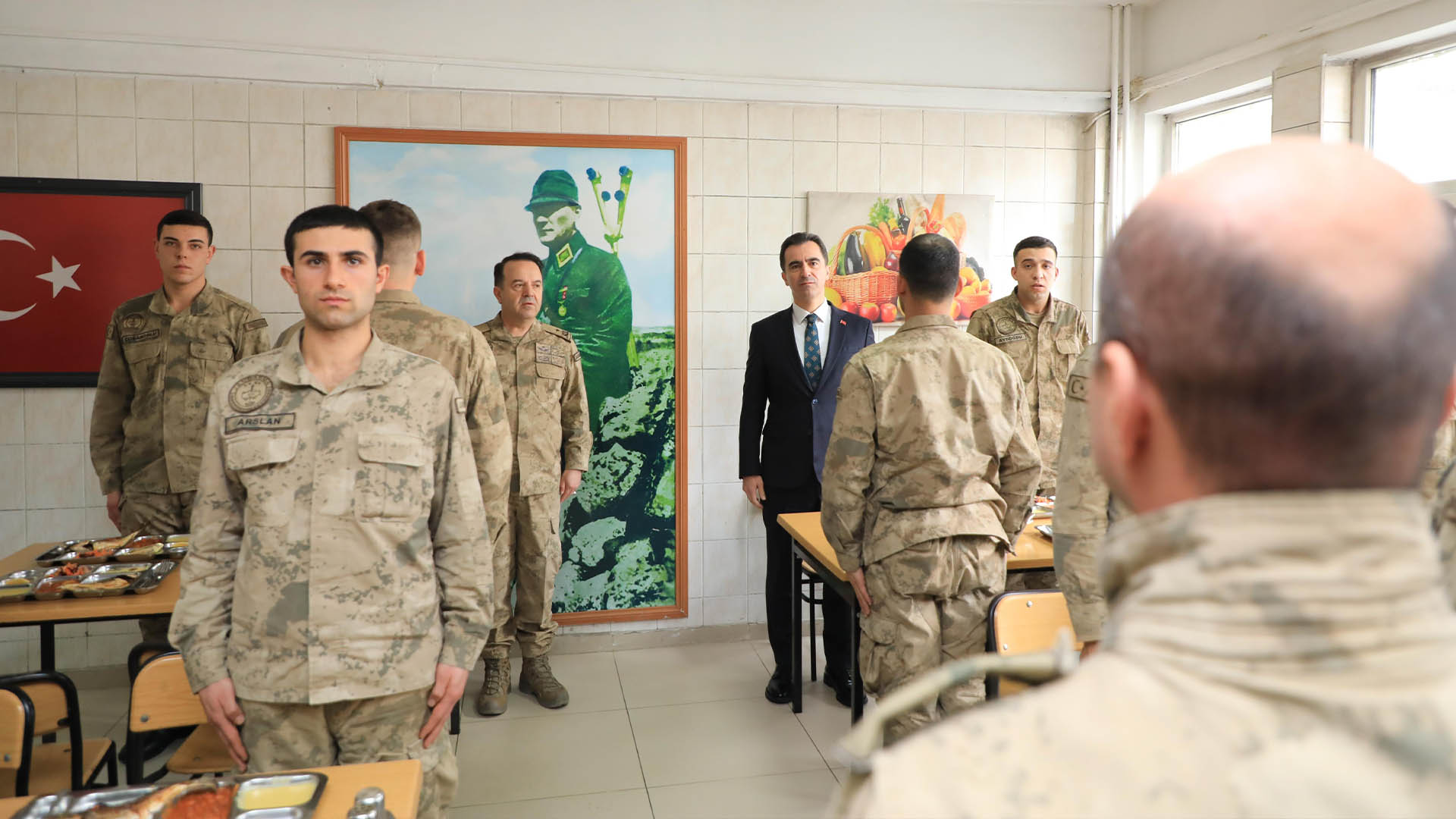 Bitlis Valisi Karakaya, İl Jandarma Komutanlığında Mehmetçik Ile Öğle Yemeğinde Bir Araya Geldi 1