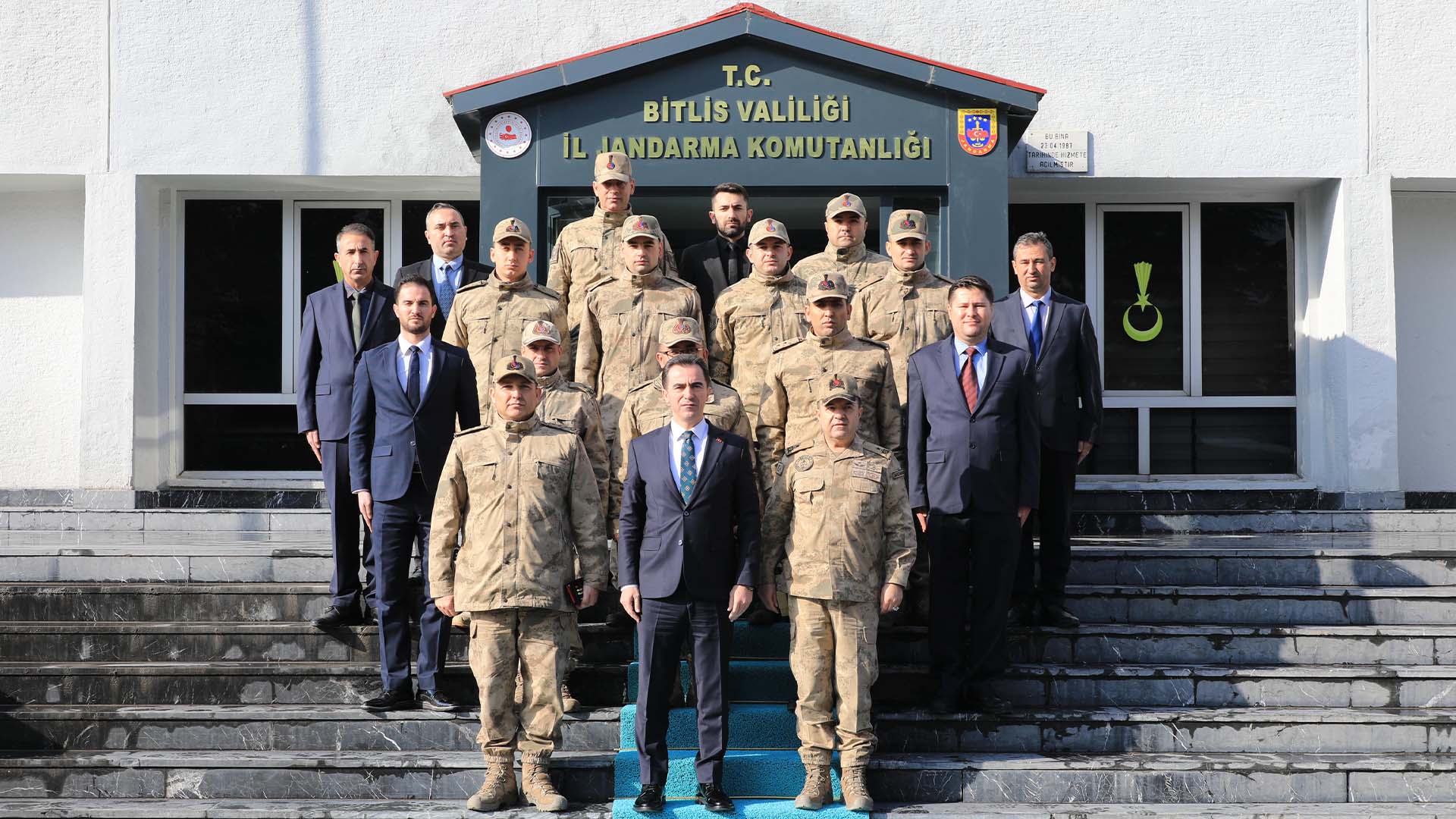 Bitlis Valisi Karakaya, İl Jandarma Komutanlığında Mehmetçik Ile Öğle Yemeğinde Bir Araya Geldi 4