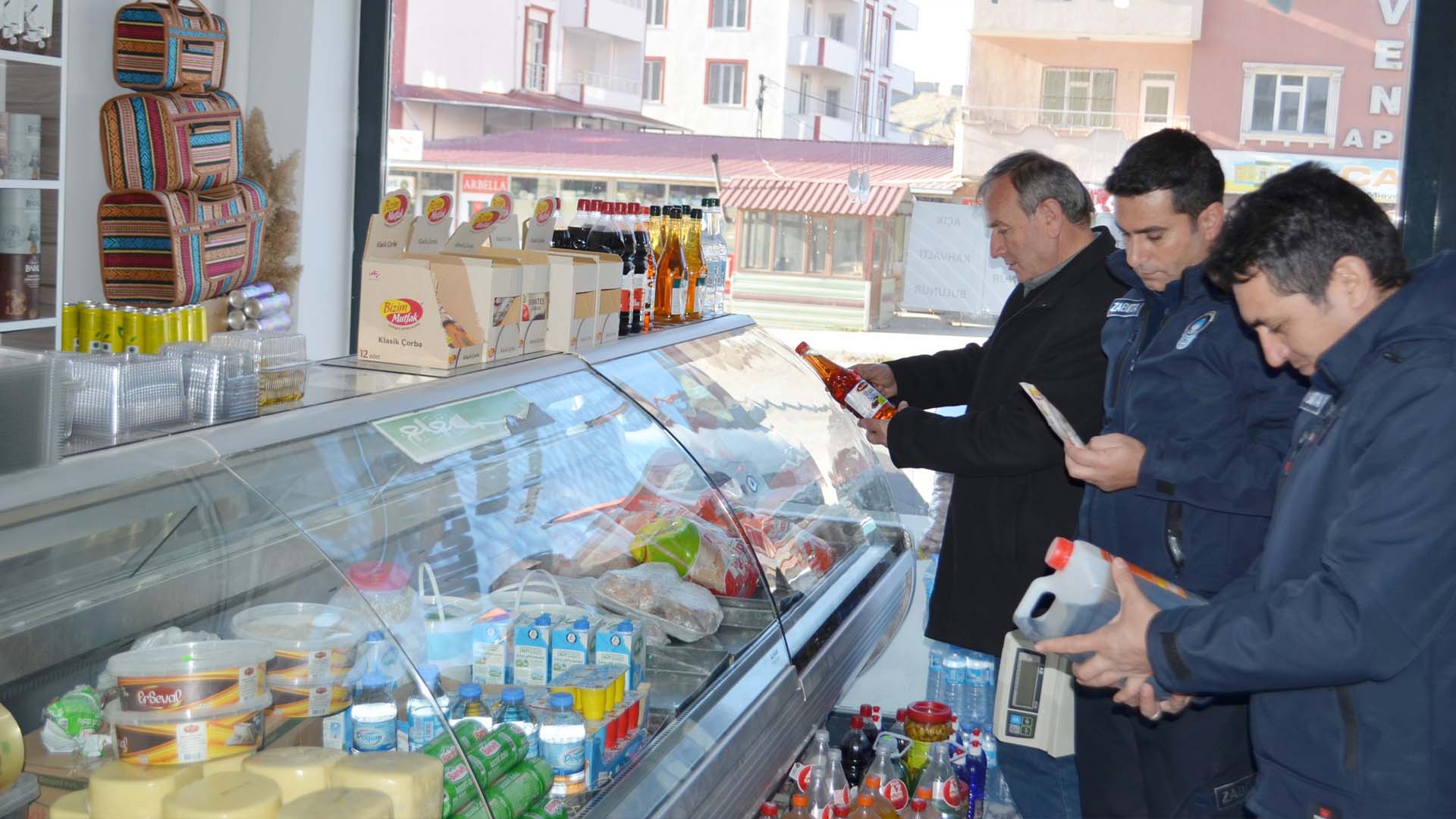 Bitlis'te Zabıta Ekiplerinden Gıda Denetimi 1