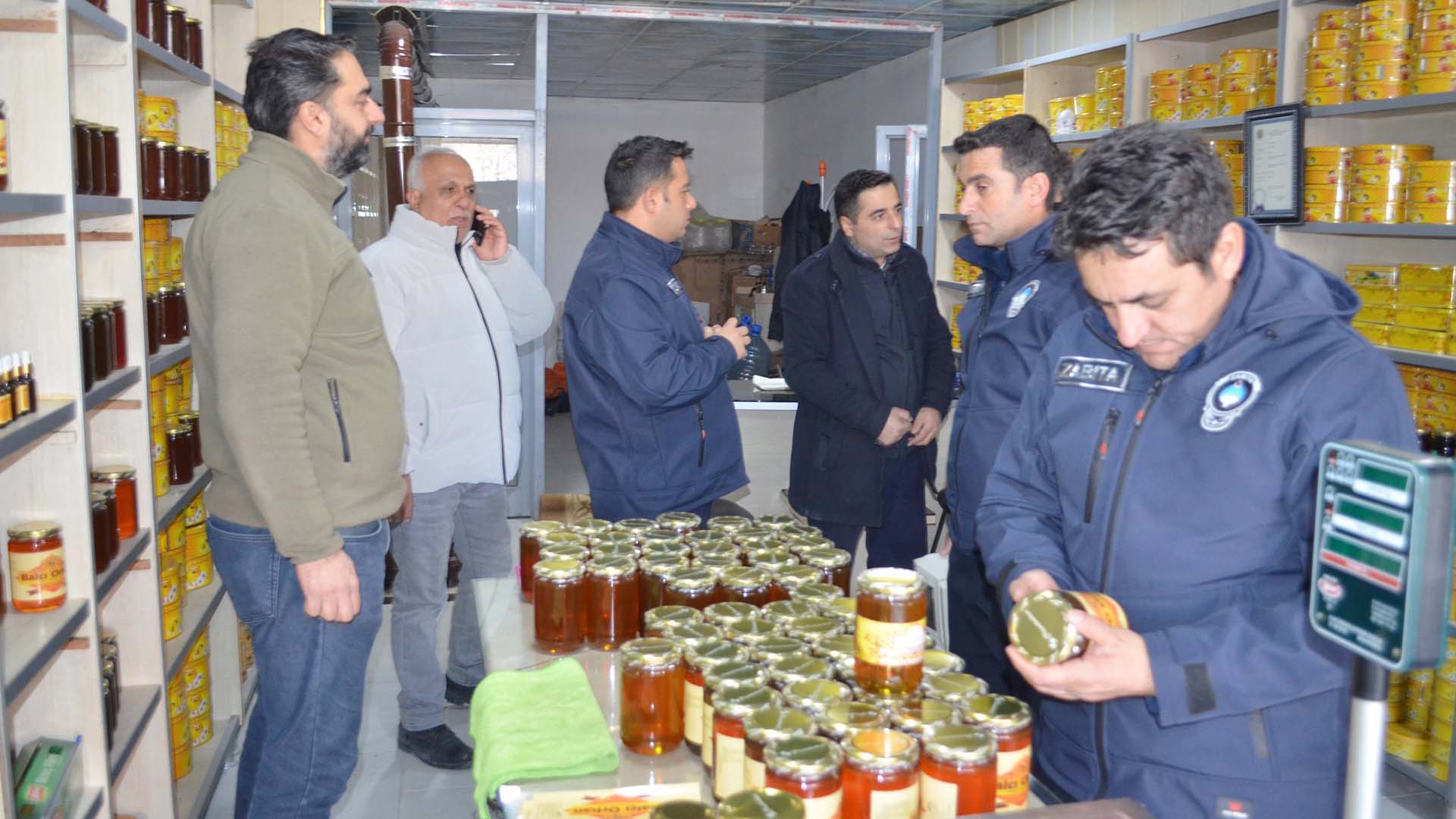 Bitlis'te Zabıta Ekiplerinden Gıda Denetimi 3