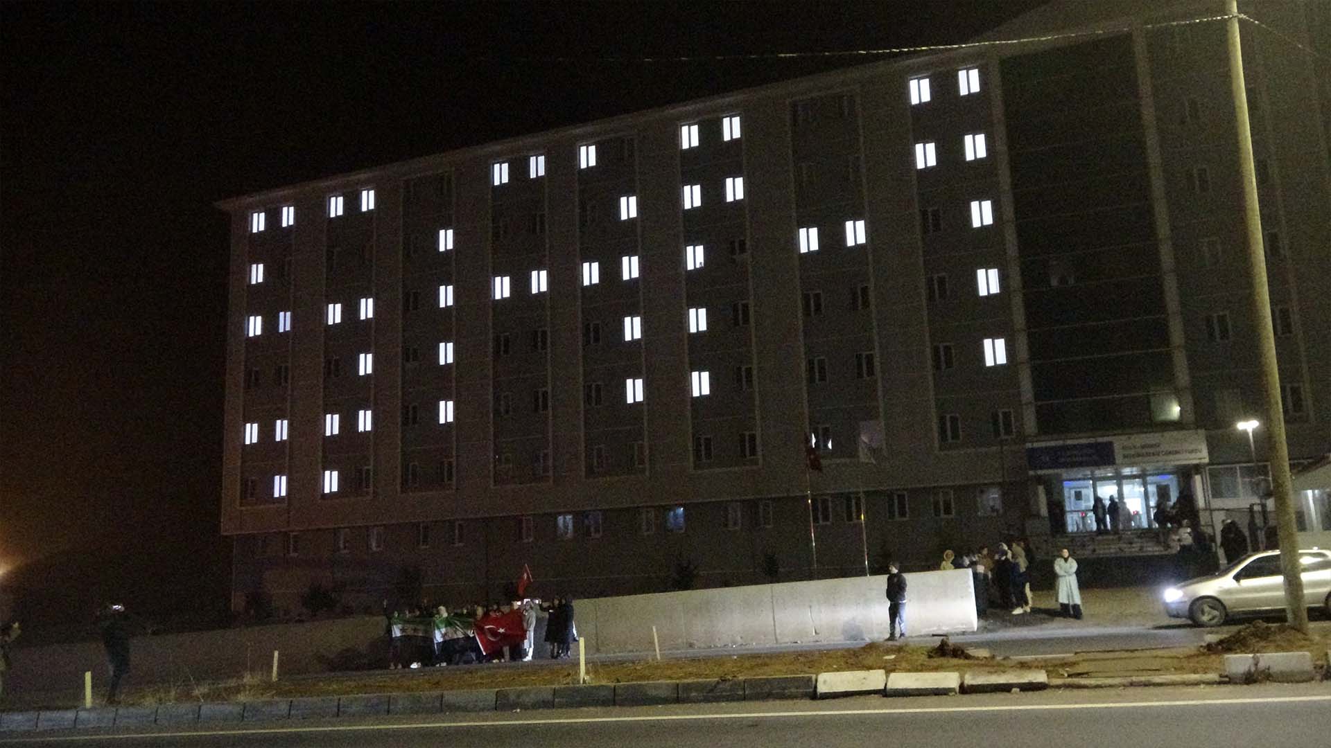 Bitlis'teki Suriyeli Kız Öğrencilerden Anlamlı Kutlama 2