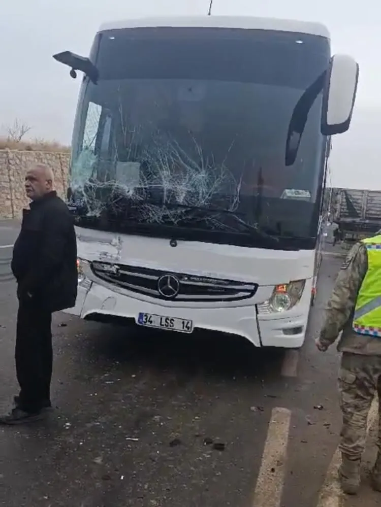 Siirtte Yolcu Otobusu Ile Minibus Carpisti 5 Yarali 3