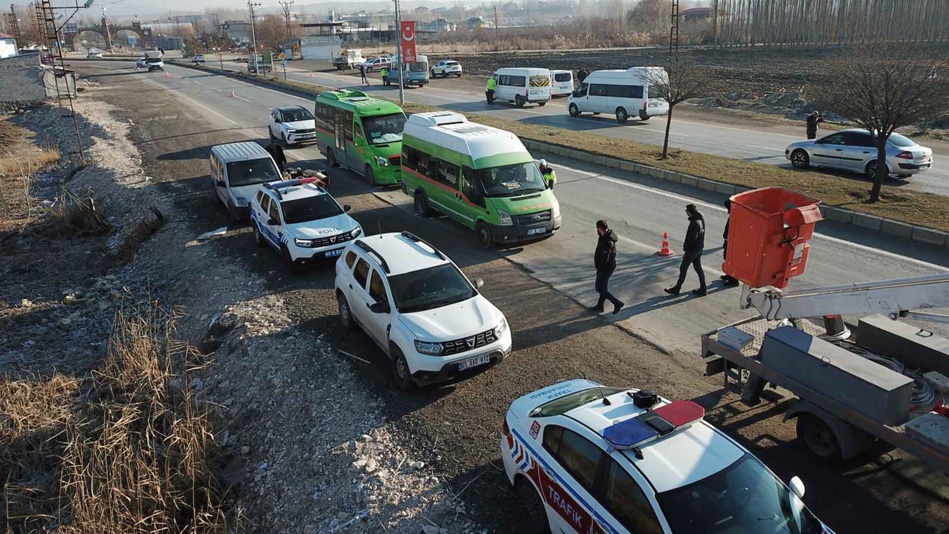 Van'da Kış Lastiği Denetimi, 14 Araca Ceza, 5 Araç Men Edildi