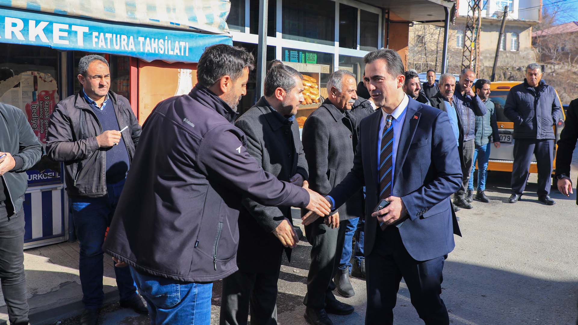 Bitlis Valisi Ahmet Karakaya, Hersan Mahallesi'nde Esnaf Ve Vatandaşlarla Bir Araya Geldi 4