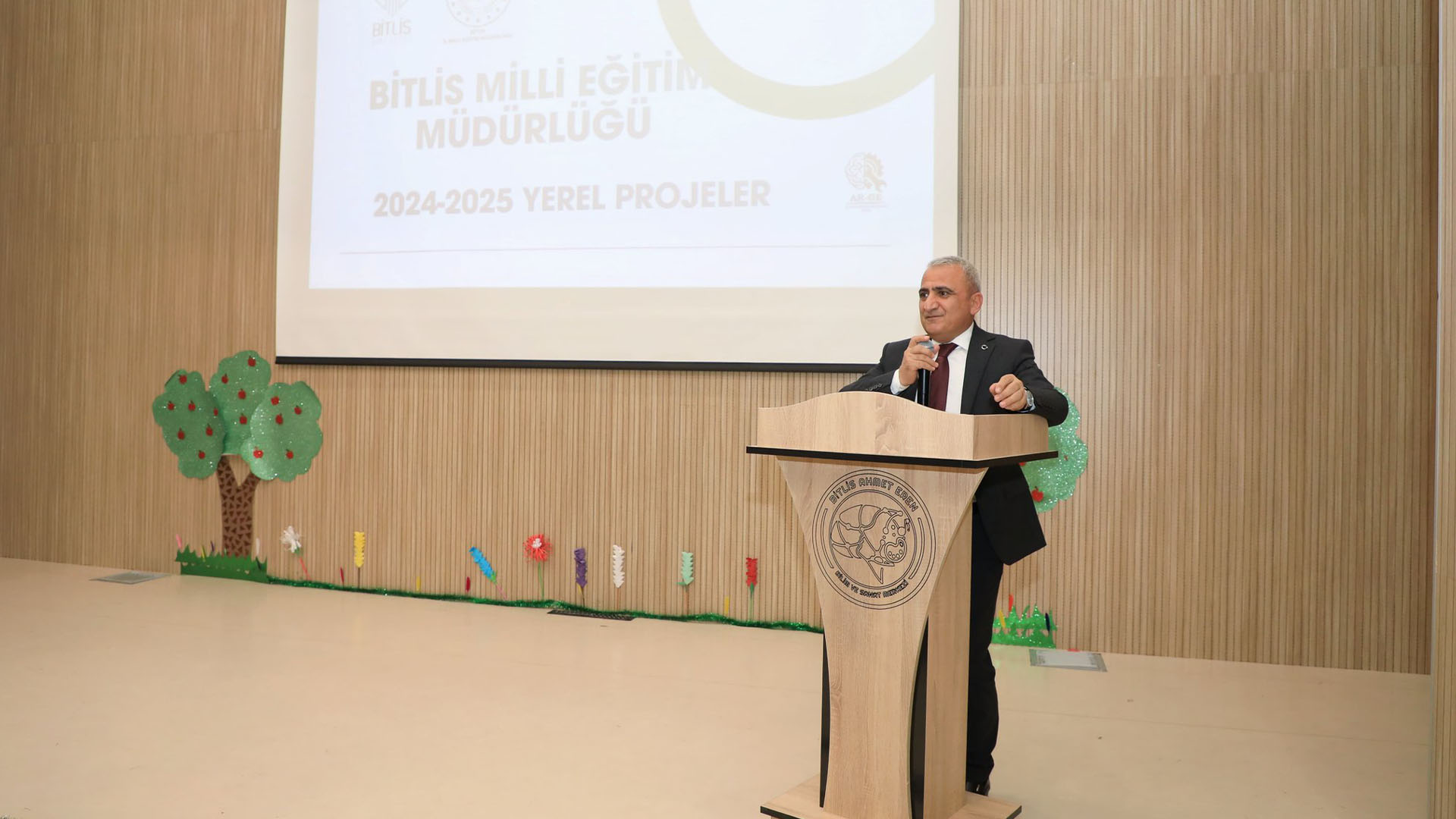 Bitlis’te 2024 2025 Eğitim Projeleri İçin Tanıtım Toplantısı