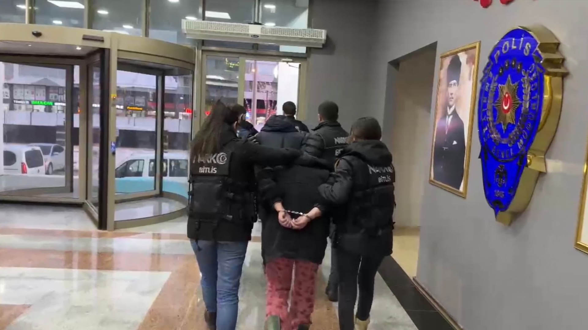 Bitlis’te 91 Adet Metamfetamin Ele Geçirildi Ve Yabancı Uyruklu 3 Şahıs Yakalandı