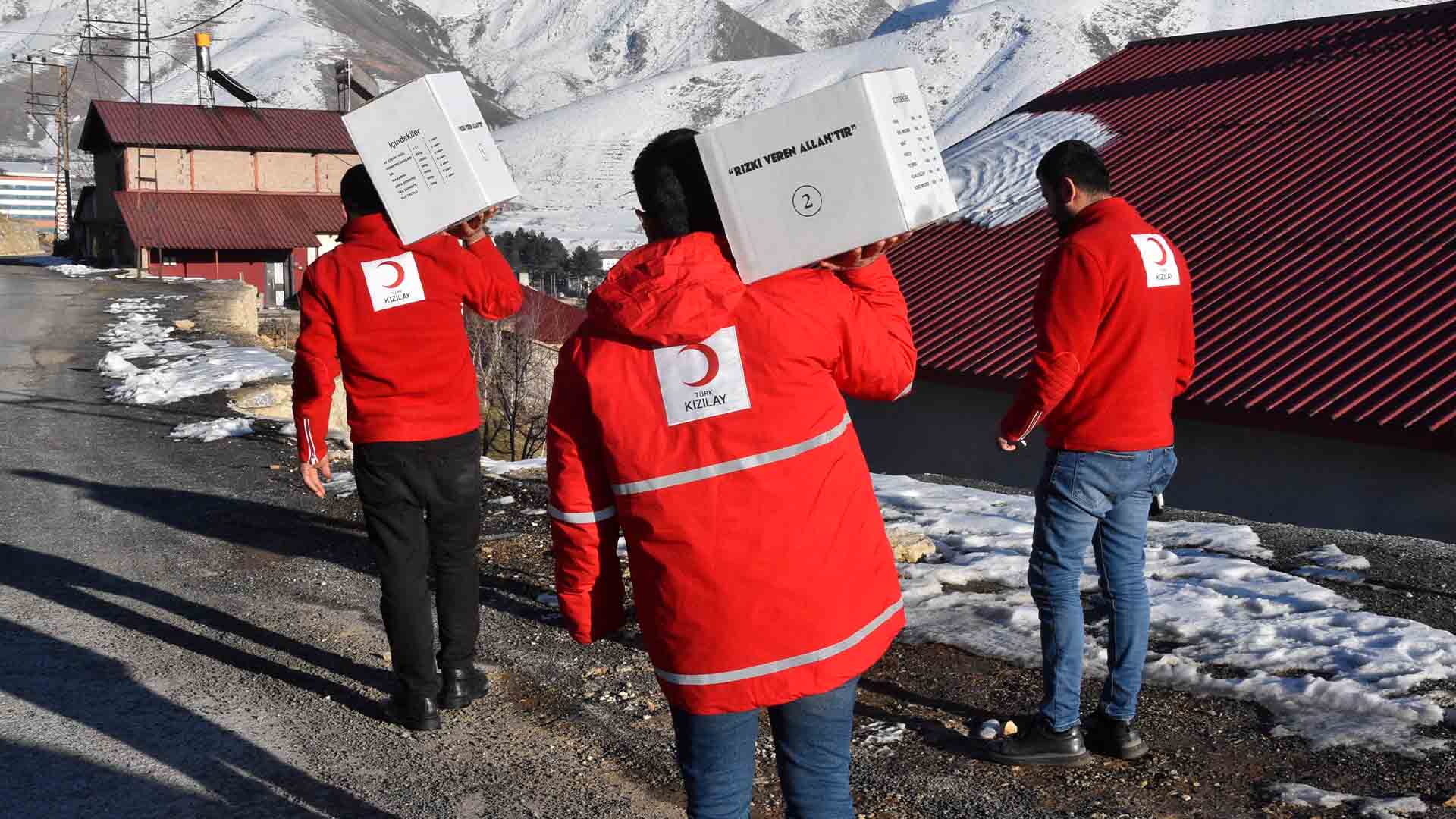 Bitlis’te Kızılay, 1045 Aileye Gıda Kolisi Dağıttı 1