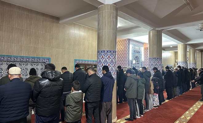 Gaziantepliler Sabah Namazinda Bulustu D4E998Fd