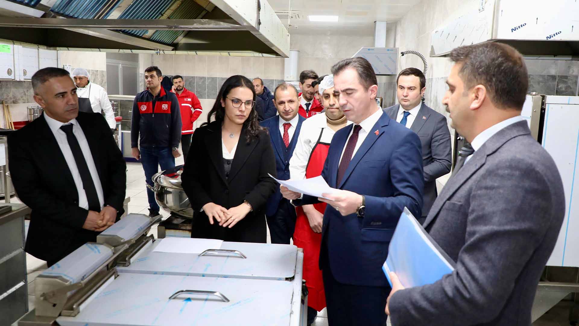 Bitlis Valisi Karakaya, Aşevi Ve Refakatçi Evlerini Ziyaret Etti 3