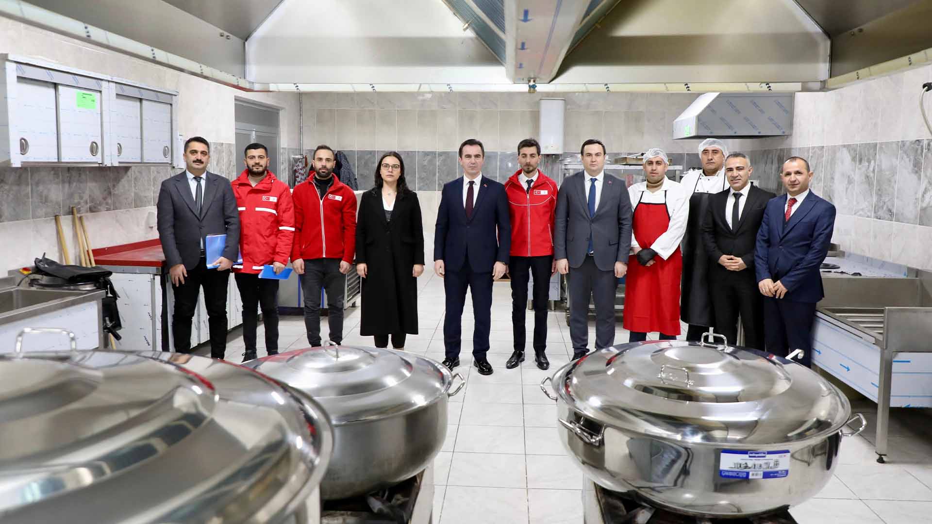 Bitlis Valisi Karakaya, Aşevi Ve Refakatçi Evlerini Ziyaret Etti 4