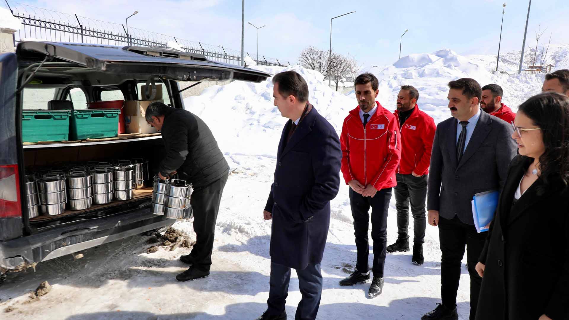Bitlis Valisi Karakaya, Aşevi Ve Refakatçi Evlerini Ziyaret Etti 5
