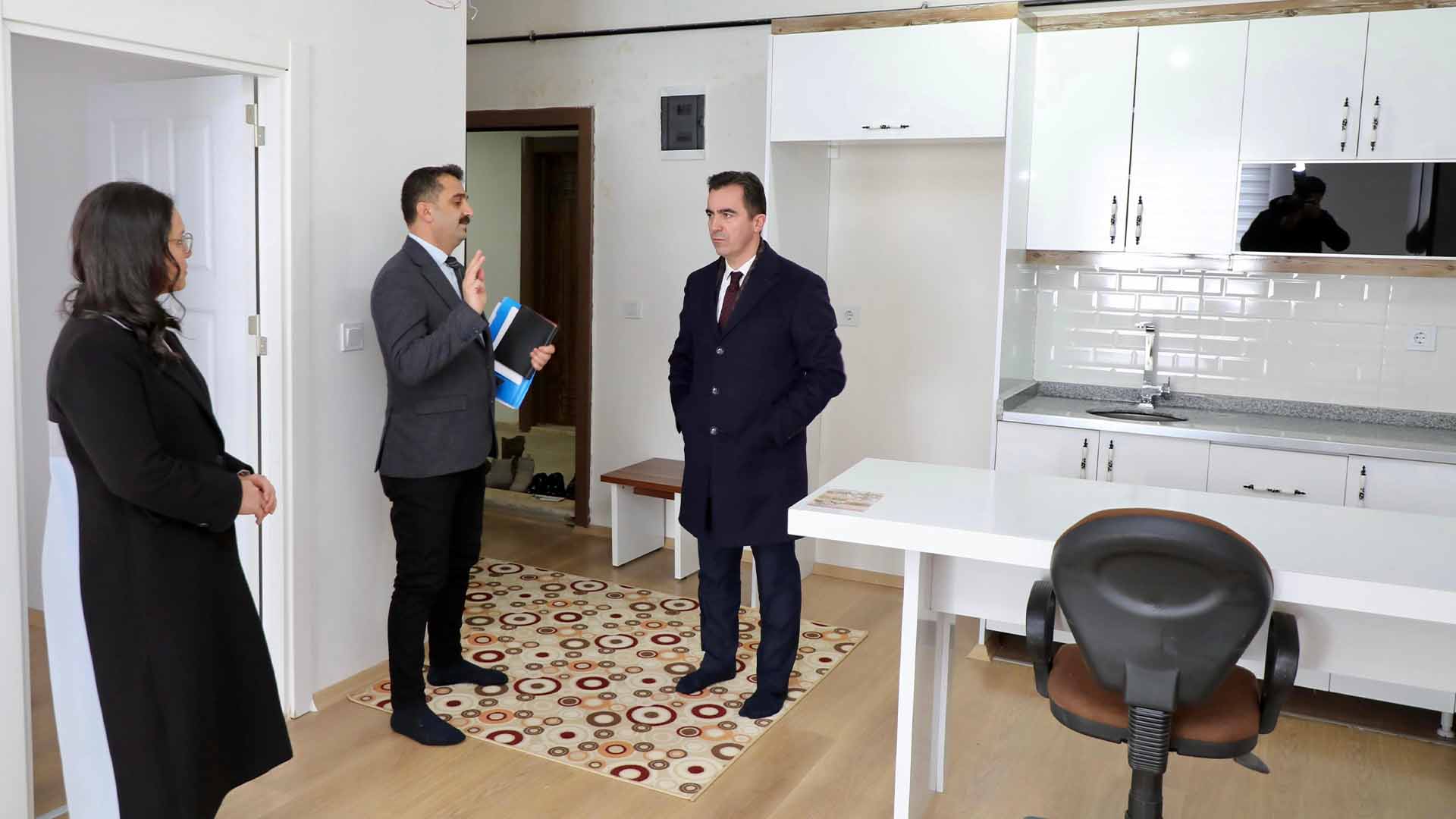 Bitlis Valisi Karakaya, Aşevi Ve Refakatçi Evlerini Ziyaret Etti 6