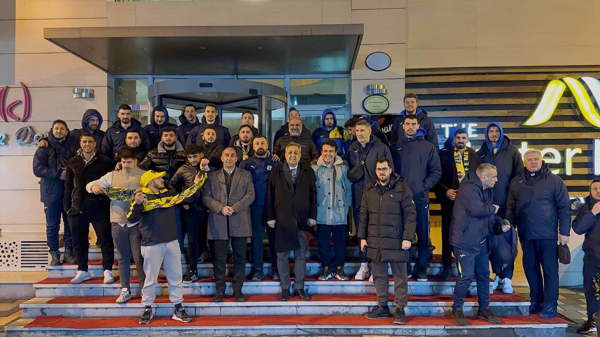 Bitlis'te Fenerbahçe Voleybol Takımı Coşkuyla Karşılandı