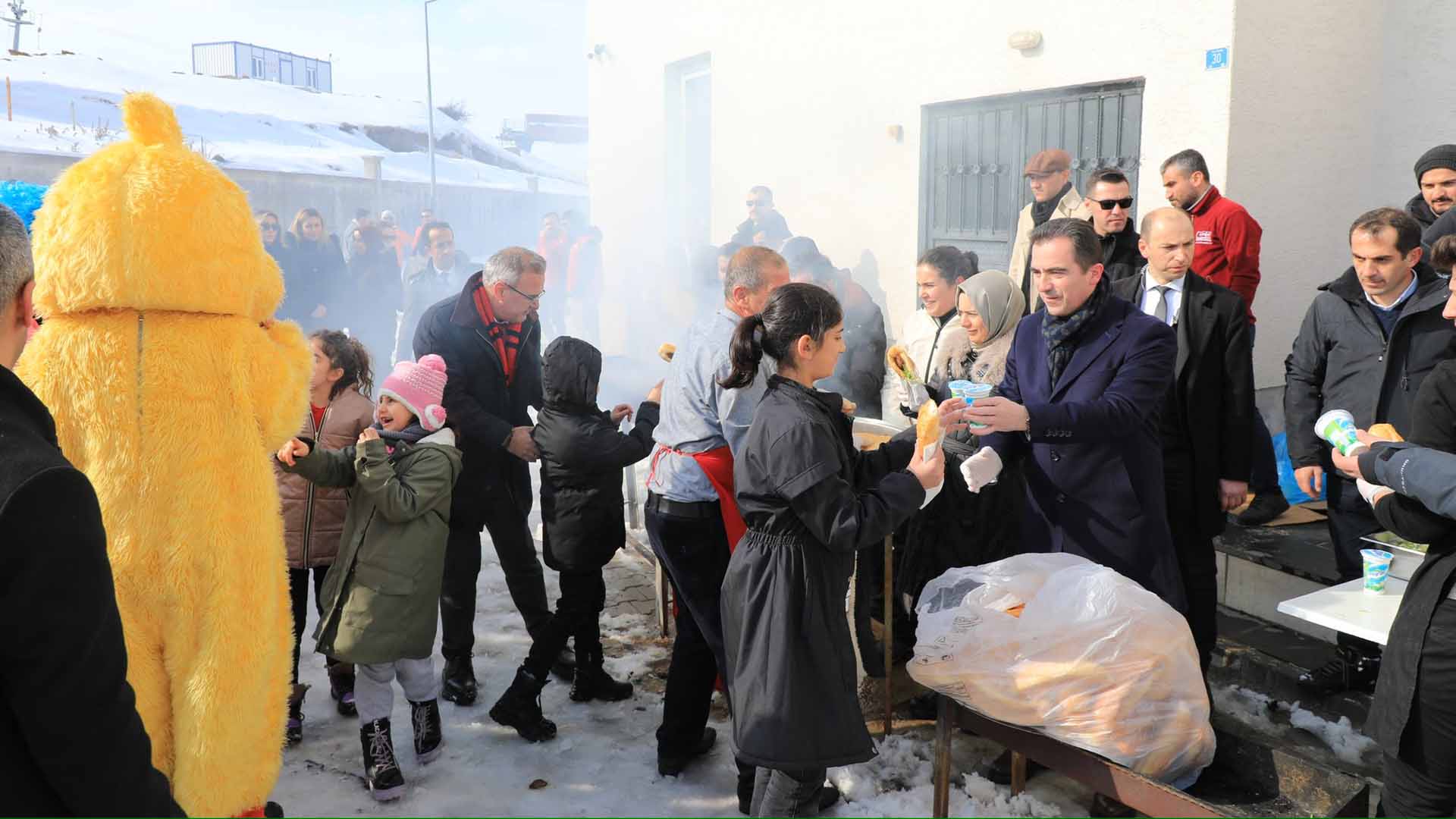 Bitlis'te Gönül Köprüleri Kış Etkinliği Gerçekleştirildi 1