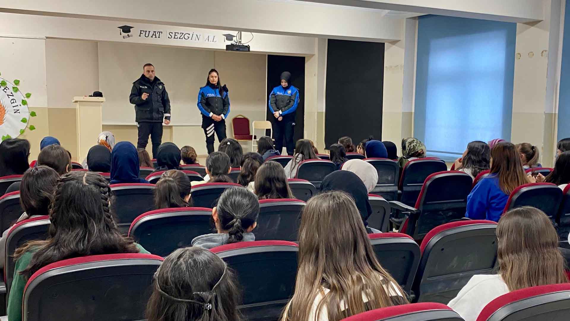 Tatvan Polisi Öğrencilere Güvenlik Ve Trafik Eğitimi Verdi 3