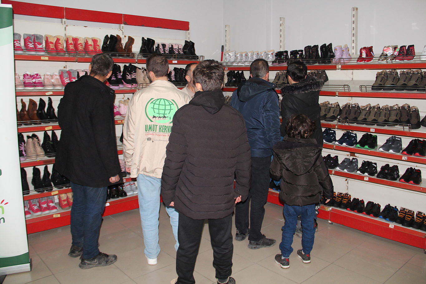 Umut Kervani Batmanda Onlarca Cocuga Mont Ve Bot Yardimi Yapti 98399C48