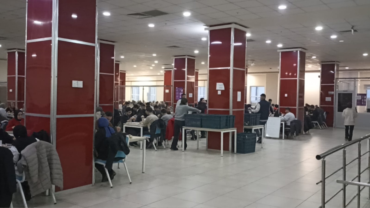 Bitlis Eren Üniversitesi’nde Öğrencilere Ücretsiz İftar