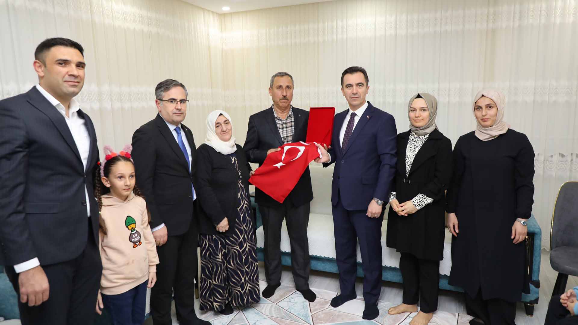 Bitlis Valisi Karakaya, Ramazan Ayında Şehit Ailesine Ziyaret Etti 1