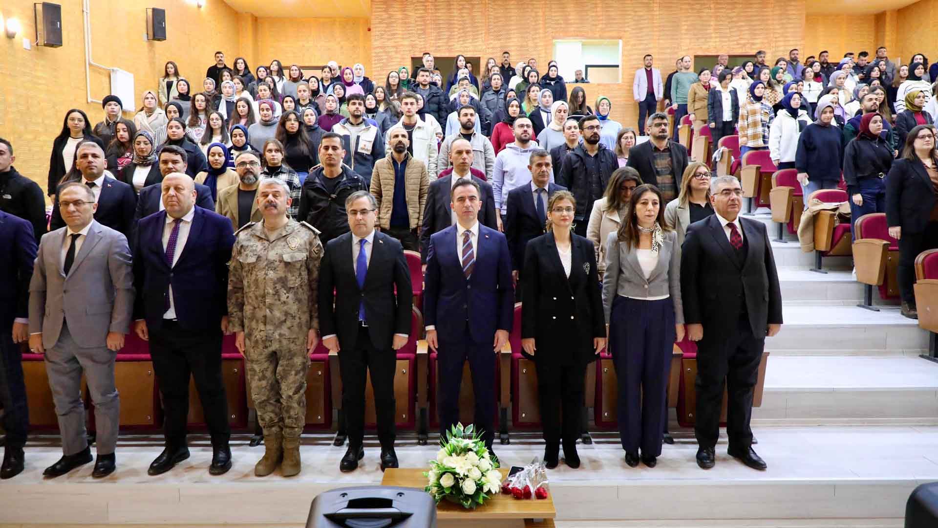 Bitlis’te 8 Mart’a Özel Kadın Hakları Söyleşisi Düzenlendi