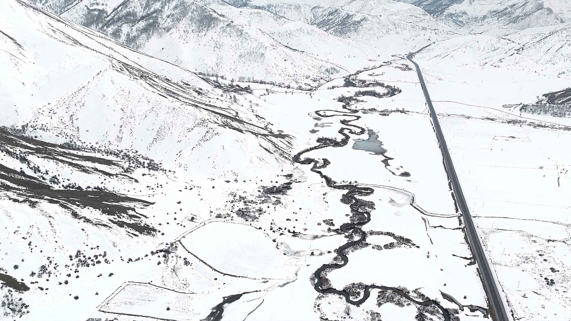 Bitlis'te Güzeldere Vadisi’nin Menderesleri Havadan Görüntülendi 1
