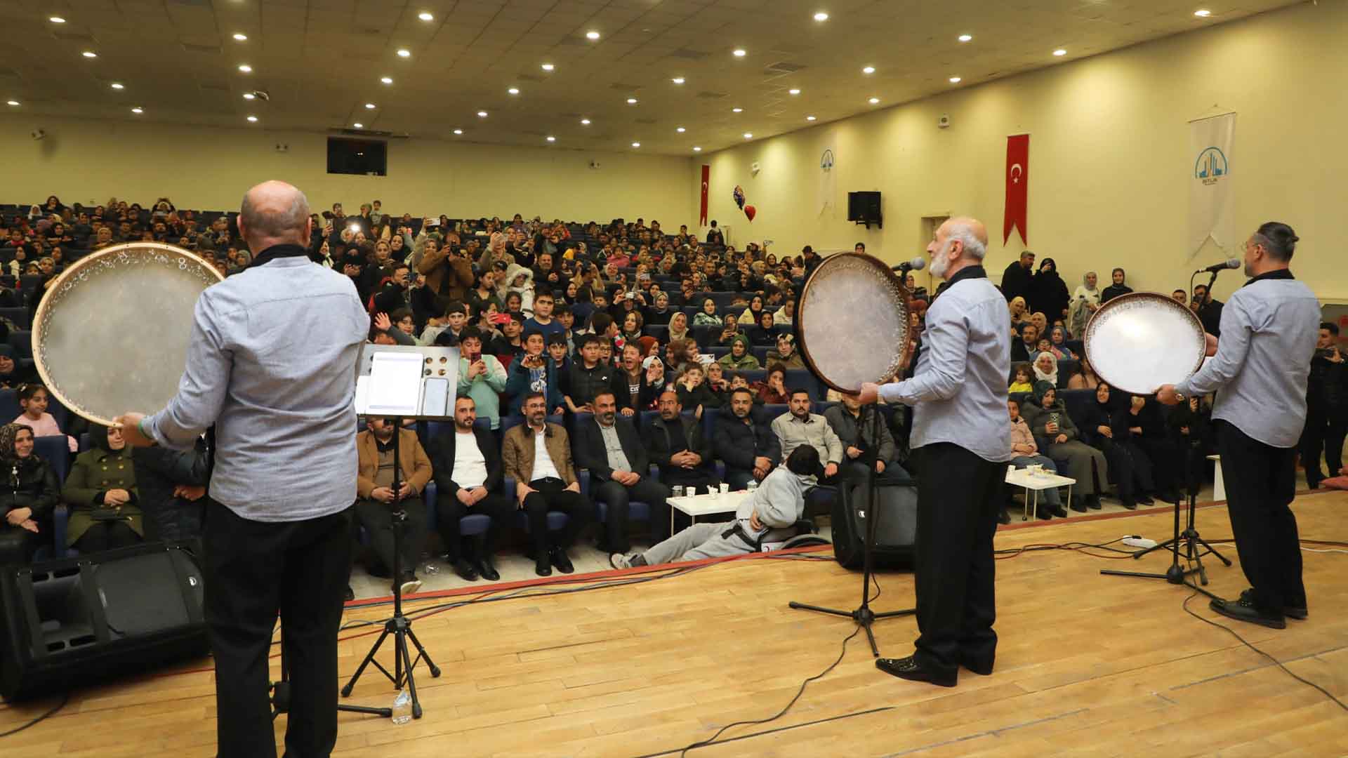 Bitlis’te Ramazan Coşkusu, İlahi Konseri Büyük İlgi Gördü 14