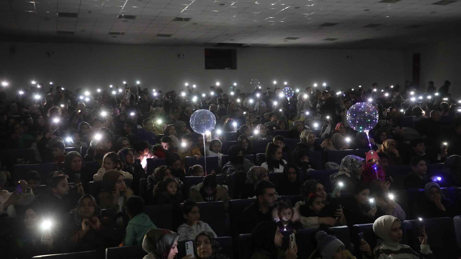Bitlis’te Ramazan Coşkusu, İlahi Konseri Büyük İlgi Gördü 5