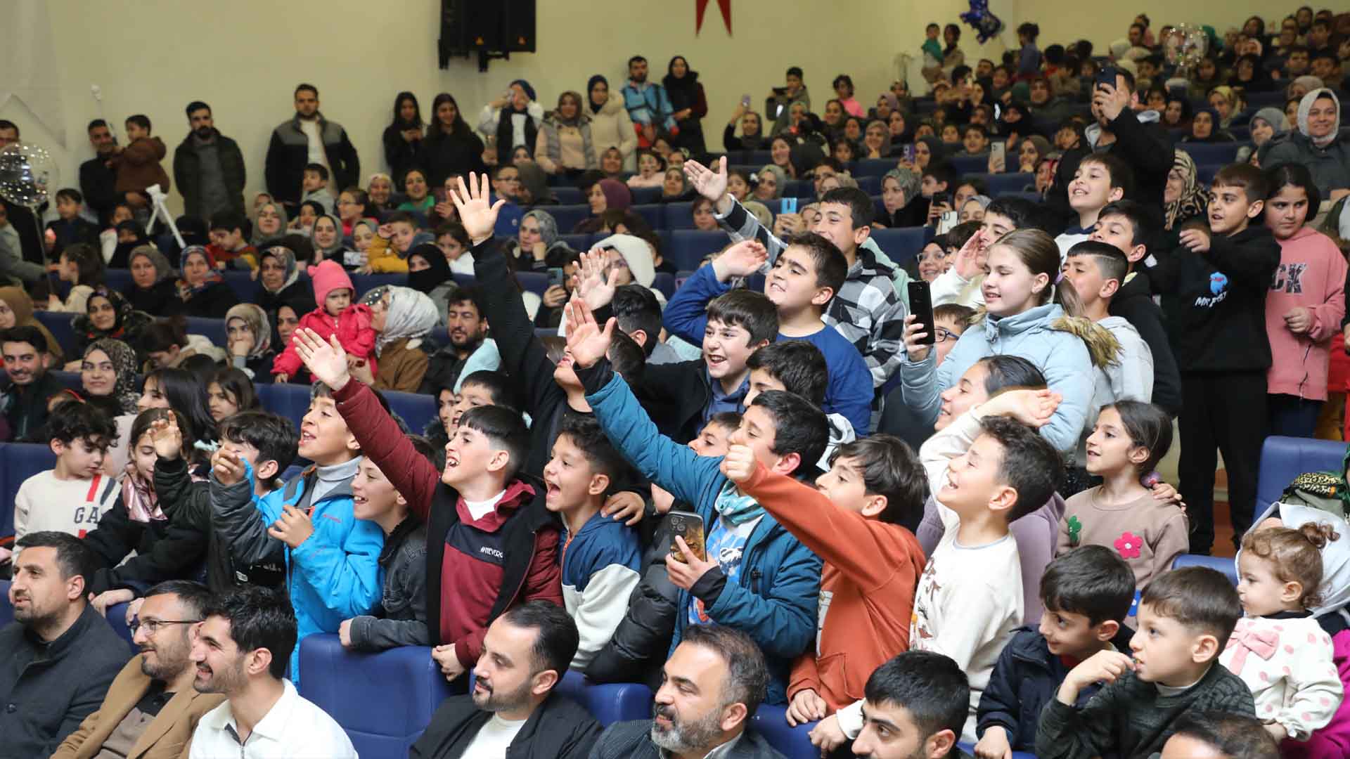 Bitlis’te Ramazan Coşkusu, İlahi Konseri Büyük İlgi Gördü 7