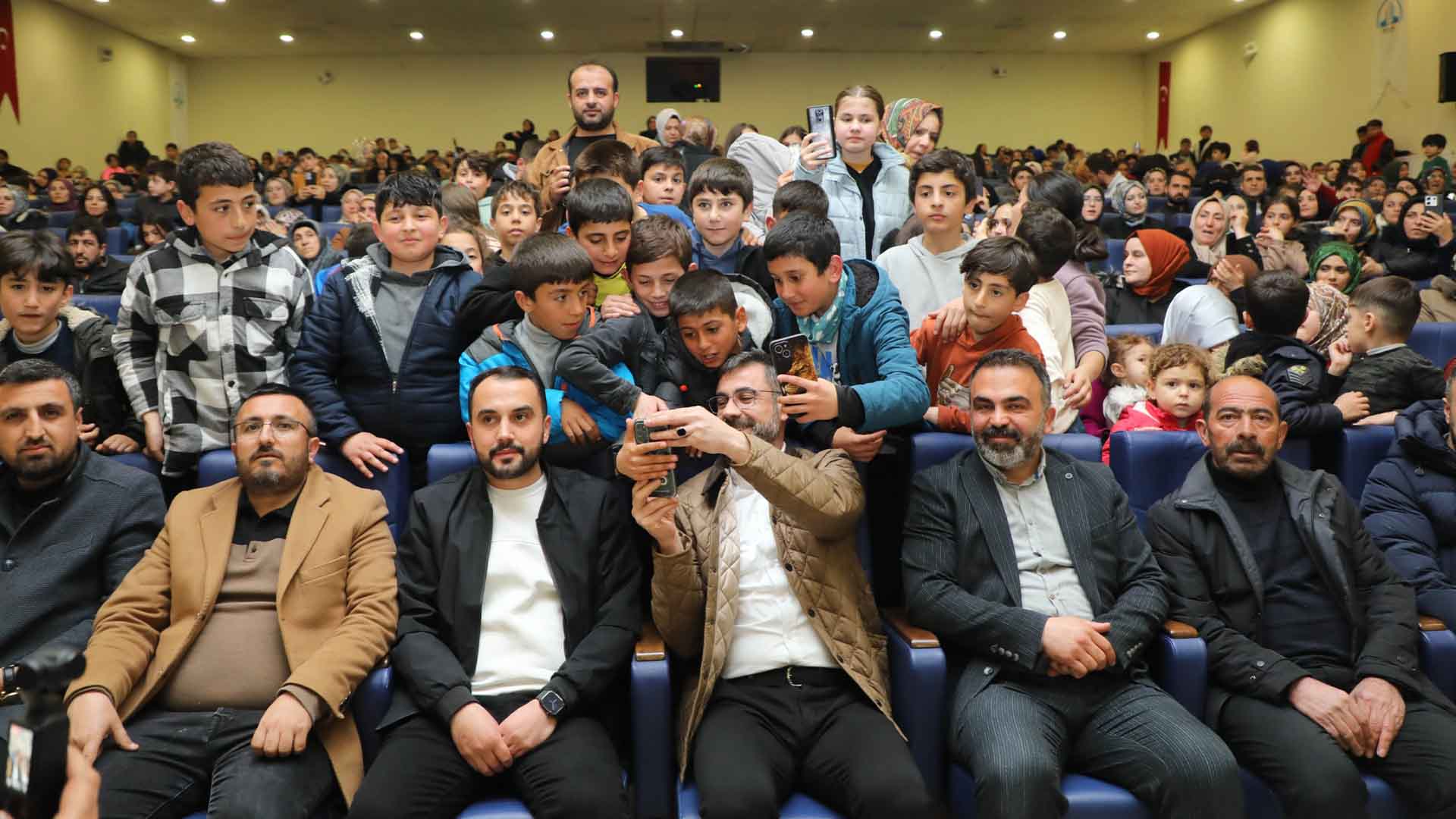 Bitlis’te Ramazan Coşkusu, İlahi Konseri Büyük İlgi Gördü 8