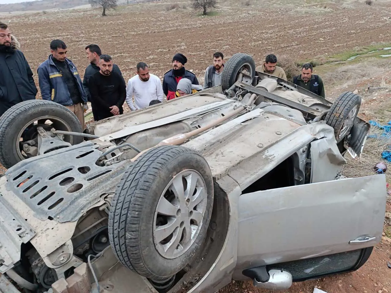 Otomobilin Takla Atarak Sarampole Yuvarlandigi Kazada 1 Kisi Oldu 3 Kisi Yaralandi 1