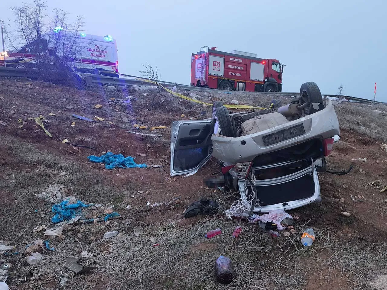 Otomobilin Takla Atarak Sarampole Yuvarlandigi Kazada 1 Kisi Oldu 3 Kisi Yaralandi 3