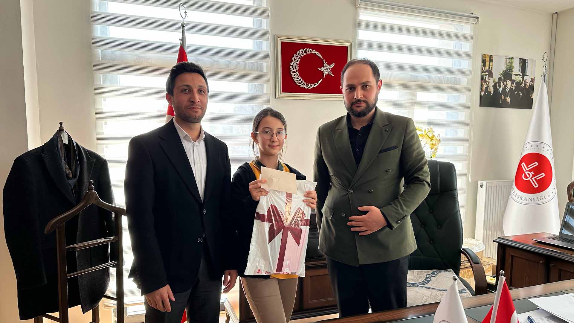 Tatvan’da Ortaokul Öğrencileri Şiir Okuma Yarışmasında Buluştu 1